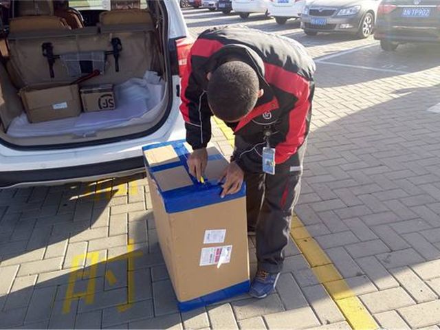 順豐快遞員工真實工資曝光，月入工資意想不到，網友：讓人心酸