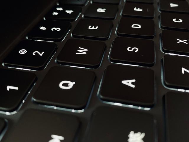 蘋果iPad新款Magic keyboard妙控鍵盤上手實測，手感很奇妙