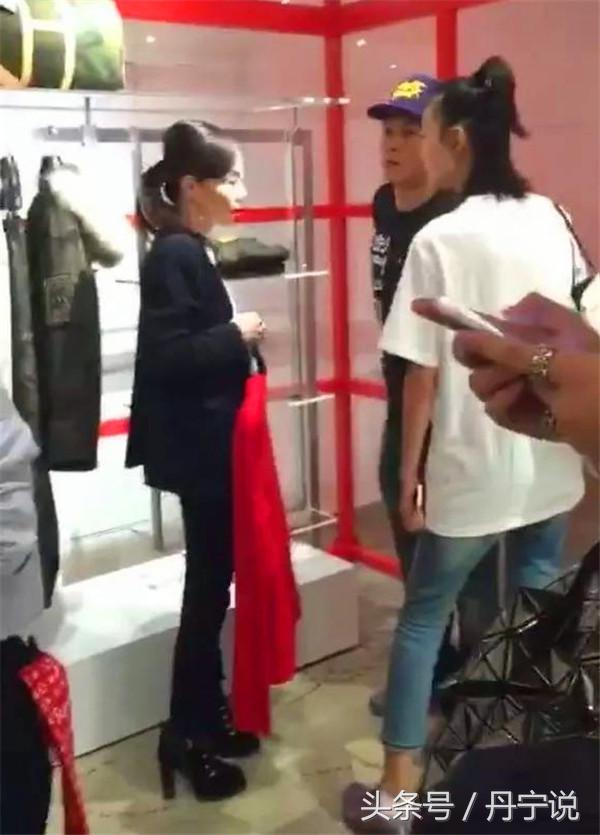 炒到59999元！街頭潮牌Supreme與奢侈品牌LV聯名的牛仔夾克