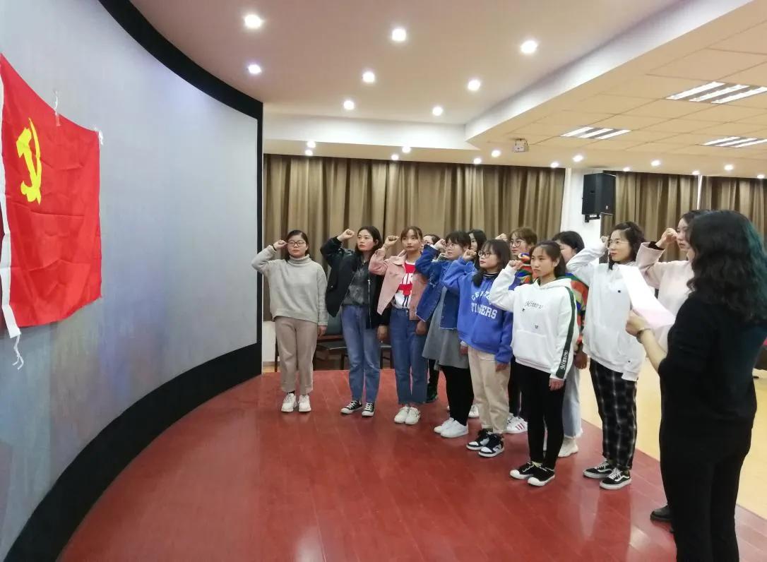 大學生怎樣才能成為一名黨員？