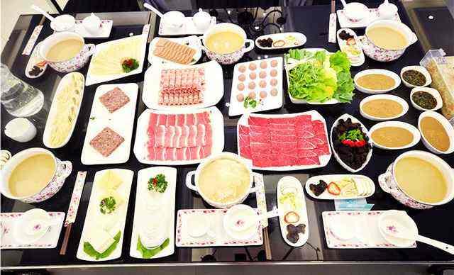 你絕對都吃過！鄭州這六家老牌火鍋店，傣妹佰人王太接地氣！