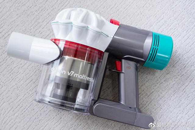 我又向高品質生活邁進了一步！戴森V7 Mattress除螨儀手持吸塵器