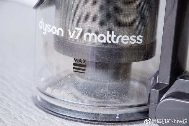 我又向高品質生活邁進了一步！戴森V7 Mattress除螨儀手持吸塵器