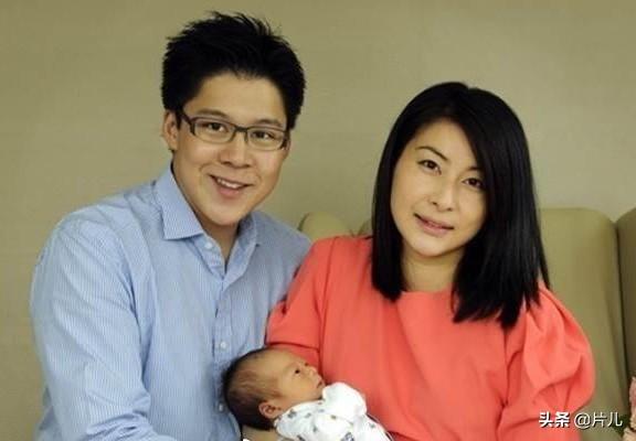 郭晶晶被曝豪門生活美滿，老公霍啟剛首曬三胎寶寶照片，畫面溫馨