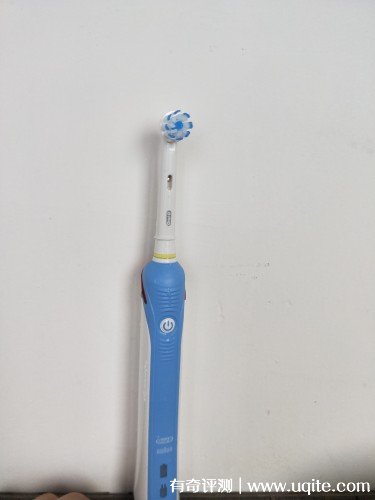 OralB歐樂B電動牙刷哪款好用嗎，P2000親身使用推薦