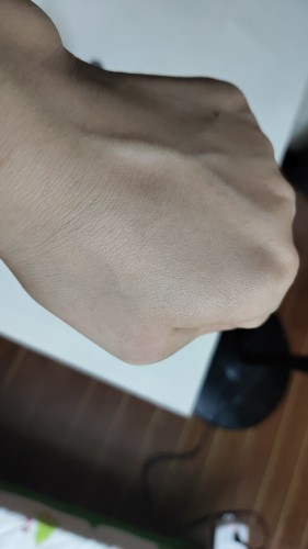 紅地球粉底液怎么樣是哪國產品適合油皮嗎，混合皮真實上妝體驗