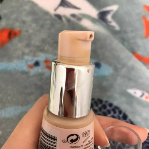 露華濃我可以粉底液怎么樣適合干皮嗎，真實上妝體驗(油痘肌救星)