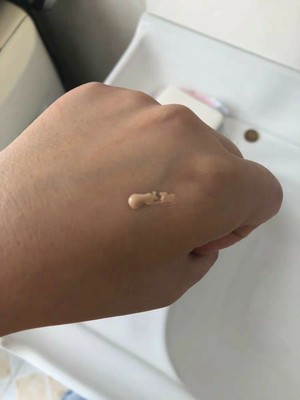 露華濃我可以粉底液怎么樣適合干皮嗎，真實上妝體驗(油痘肌救星)