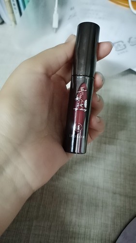 吾妖妝唇釉怎么樣是什么品牌，推薦熱門色號(05橘色試色)