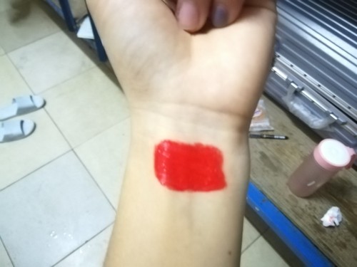 吾妖妝唇釉怎么樣是什么品牌，推薦熱門色號(05橘色試色)