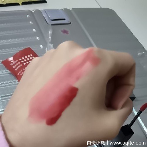 emoda mora唇釉怎么樣是什么牌子，807山楂磚紅色試色體驗